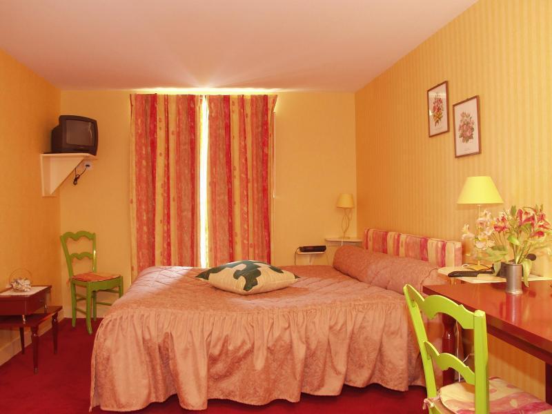 Logis Hotel O En Couleur Oucques-la-Nouvelle Buitenkant foto