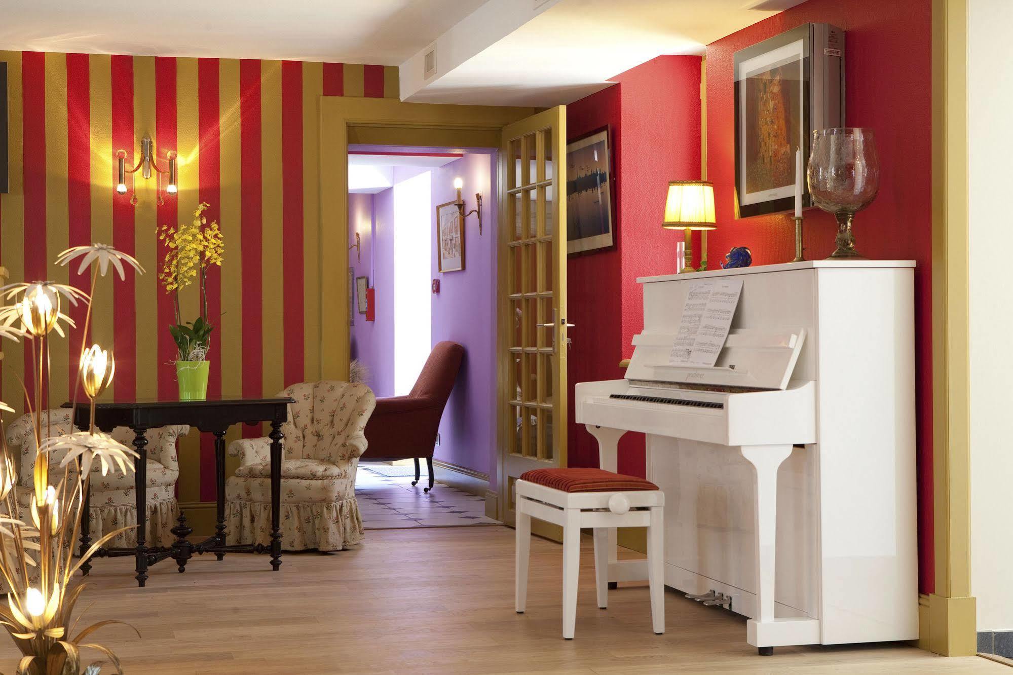 Logis Hotel O En Couleur Oucques-la-Nouvelle Buitenkant foto